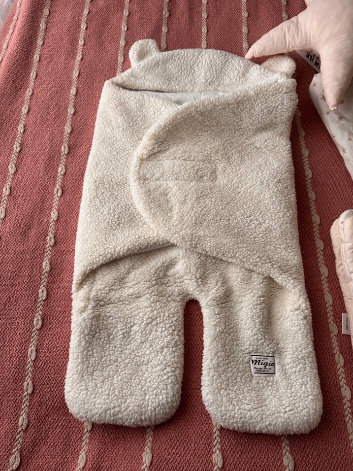 Beyaz Bebek Battaniyesi Kulaklı Kapüşonlu - Görsel 2