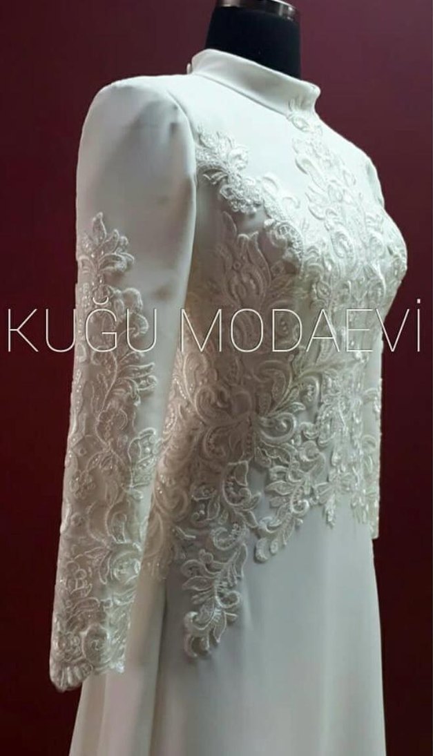 Uzun Kollu Beyaz Dantel İşlemeli Düz Gelinlik - Görsel 2