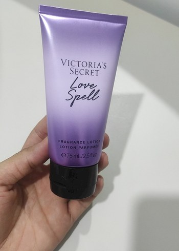 Victoria's Secret Love Spell Vücut Losyonu 75 ml