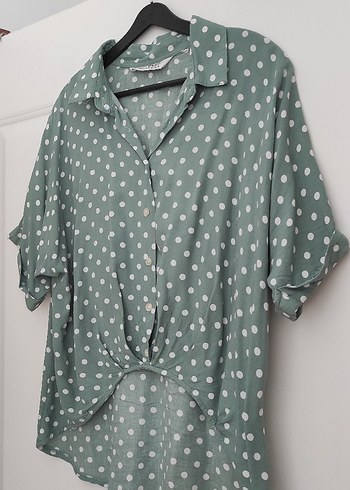 Düğmeli Puantiyeli V Yaka Kadın Gömlek yeşil - Görsel 3