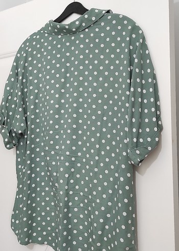 Düğmeli Puantiyeli V Yaka Kadın Gömlek yeşil - Görsel 2