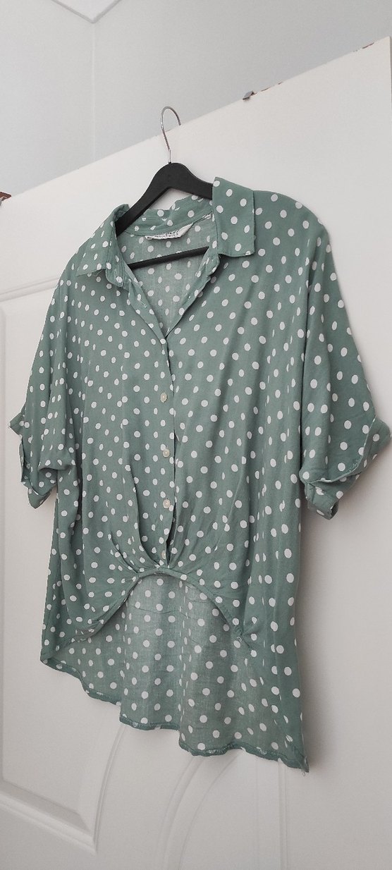 Düğmeli Puantiyeli V Yaka Kadın Gömlek yeşil - Görsel 3