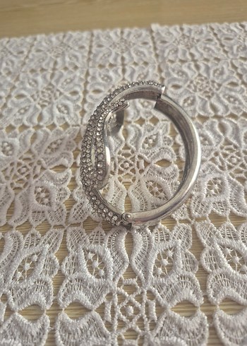 Gri Yılan Desenli Payetli Kadın El Zinciri - Görsel 3