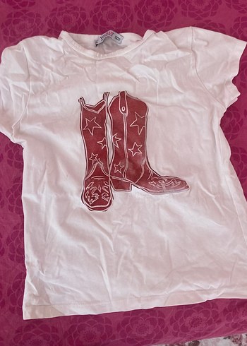 Urban Outfitters Yildizli Cowboy Cizme Baskili Beyaz Tisort
