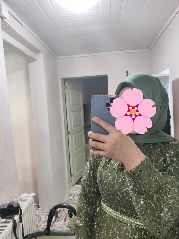 Yeşil Renkli Uzun Kollu Tesettür Abiye Elbise - Görsel 2