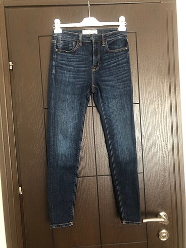 Stradivarius koyu jean