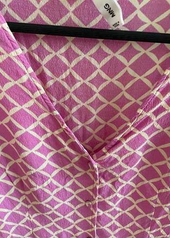 Mango Pembe V Yaka Düğmeli Kadın Bluz