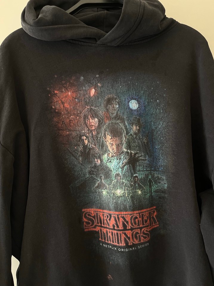 Kadın Siyah Stranger Things Baskılı Sweatshirt - Görsel 2