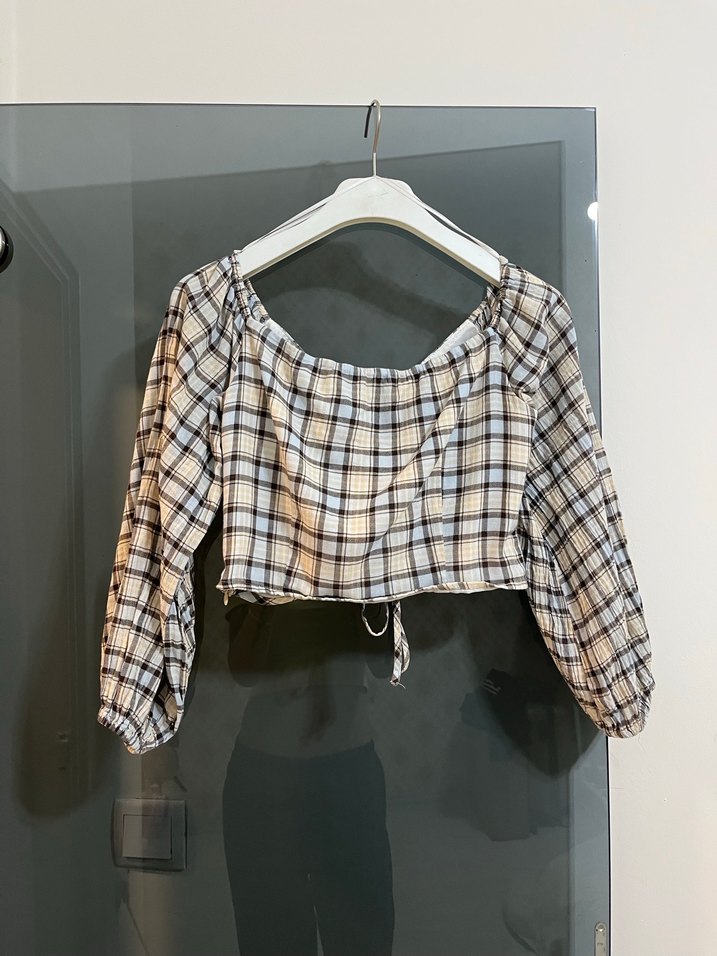 Uzun Kollu, Pileli Kısa Kesim Kadın Bluz - Görsel 4