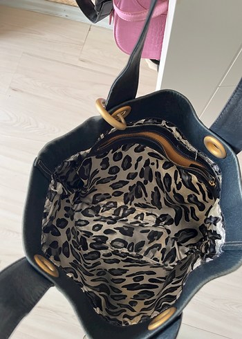 Siyah Deri Tokalı Minimalist Kadın Çanta - Görsel 4