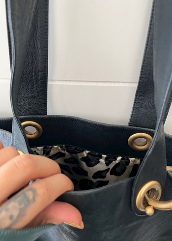 Siyah Deri Tokalı Minimalist Kadın Çanta - Görsel 2