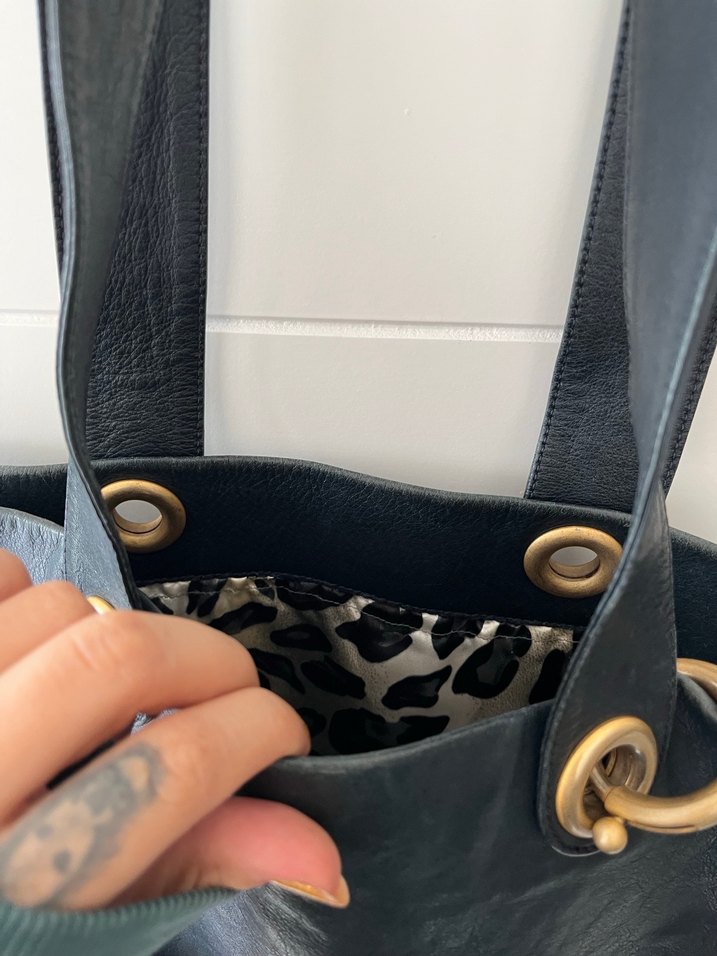 Siyah Deri Tokalı Minimalist Kadın Çanta - Görsel 2