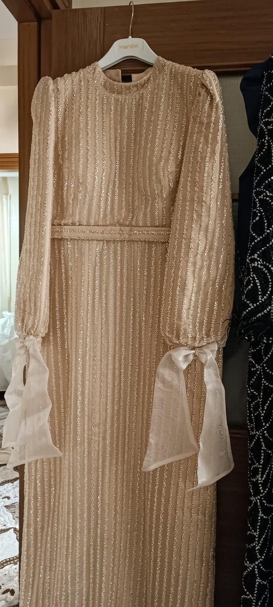 Bej Parlak Piliseli Uzun Kollu Kadın Elbise - Görsel 3