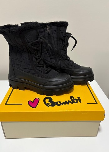 Siyah Kürklü Kadın Bot - Görsel 3