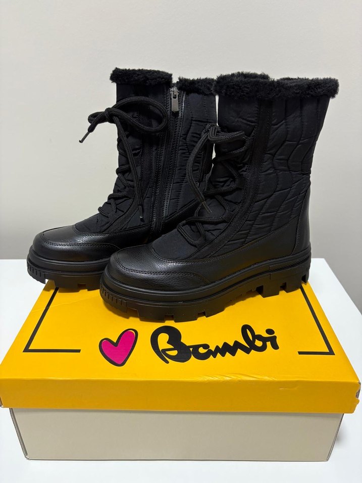 Siyah Kürklü Kadın Bot - Görsel 2