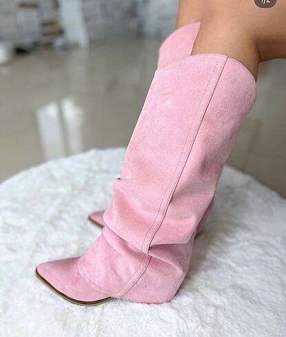 Pembe süet çizme