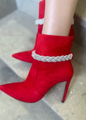 Kırmızı Süet Stiletto Topuklu Boncuklu Kadın Bot