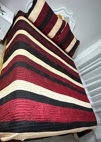 Bordo Çizgili Yatak Örtüsü - Görsel 2