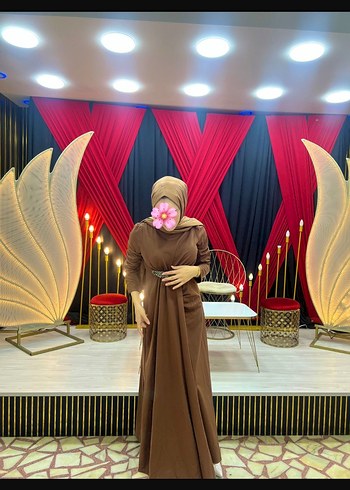 Uzun Kahverengi Dökümlü Tesettür Abiye - Görsel 3