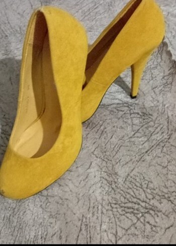 Sarı Süet Stiletto Topuklu Kadın Ayakkabı