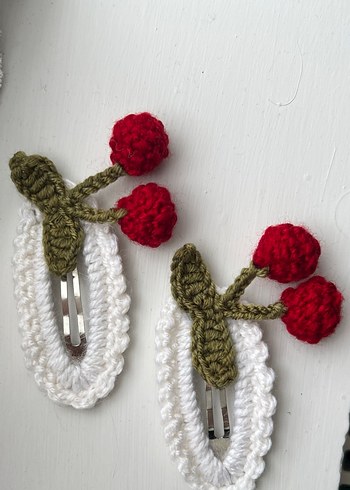 Nakışlı Kirazlı Örgü Çocuk Toka Seti - Görsel 2