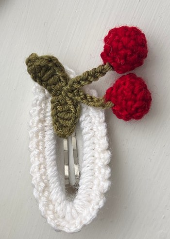 Nakışlı Kirazlı Örgü Çocuk Toka Seti - Görsel 3