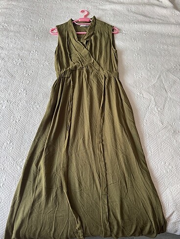 Batik Yanları yırtmaçlı haki elbise