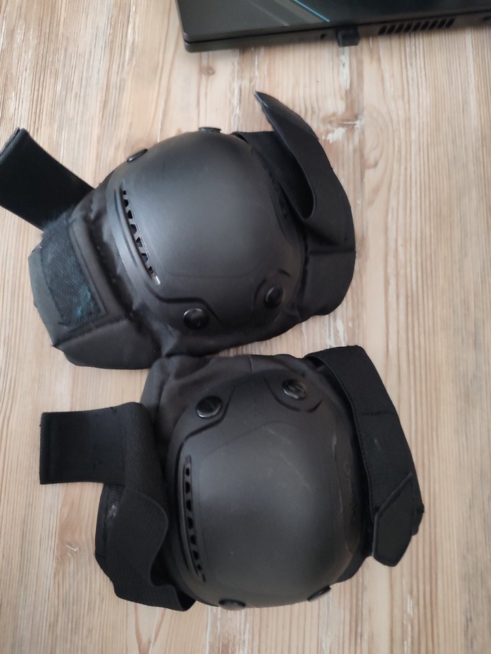 Dechatlondan az kullanılmış dizlik dirseklik bileklik seti - Görsel 3