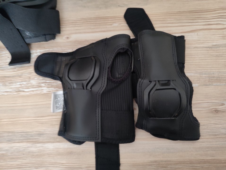 Dechatlondan az kullanılmış dizlik dirseklik bileklik seti - Görsel 4