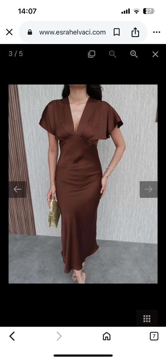 Kahverengi Uzun V Yaka Saten Elbise - Görsel 4