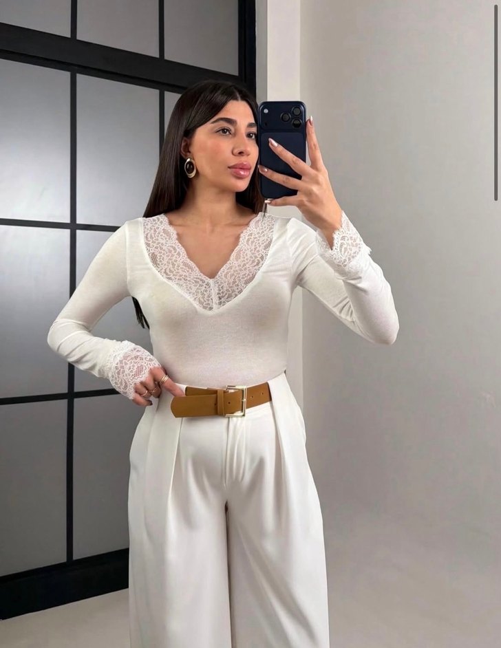 Dantel Detaylı V Yaka Beyaz Kadın Bluz - Görsel 2