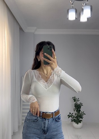 Dantel Detaylı V Yaka Beyaz Triko Bluz - Görsel 2