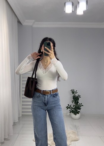 Dantel Detaylı V Yaka Beyaz Triko Bluz - Görsel 3