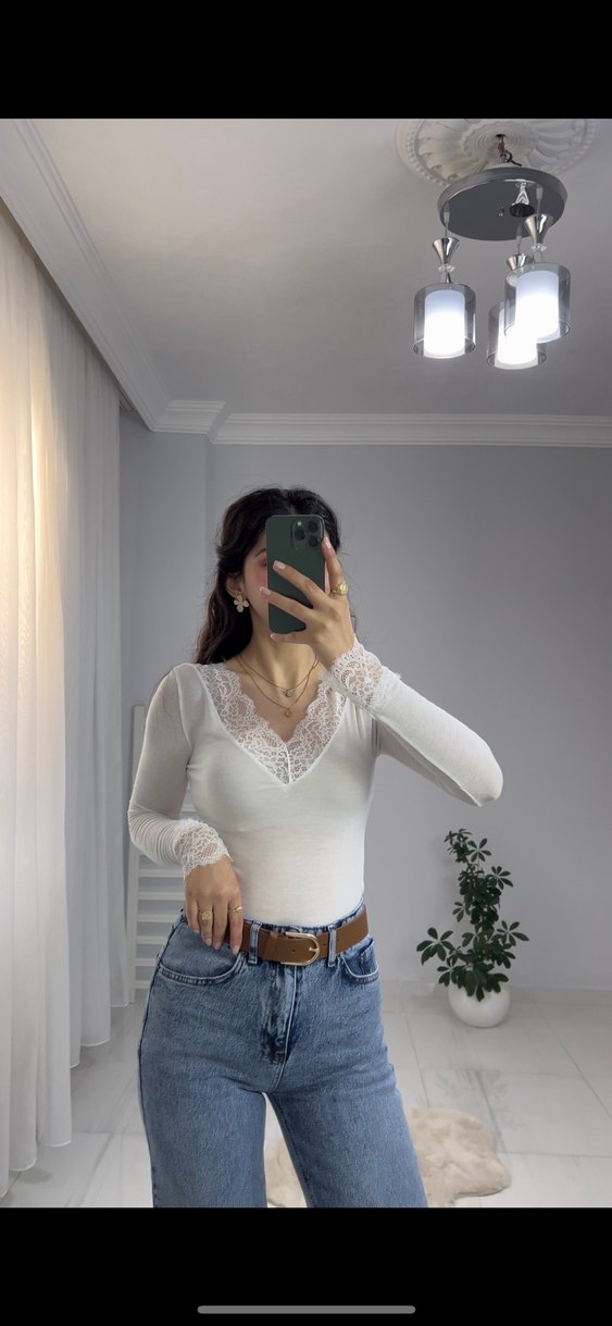 Dantel Detaylı V Yaka Beyaz Triko Bluz - Görsel 2