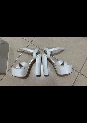 Zara Beyaz Kadın Dolgu Topuklu Gece Ayakkabısı