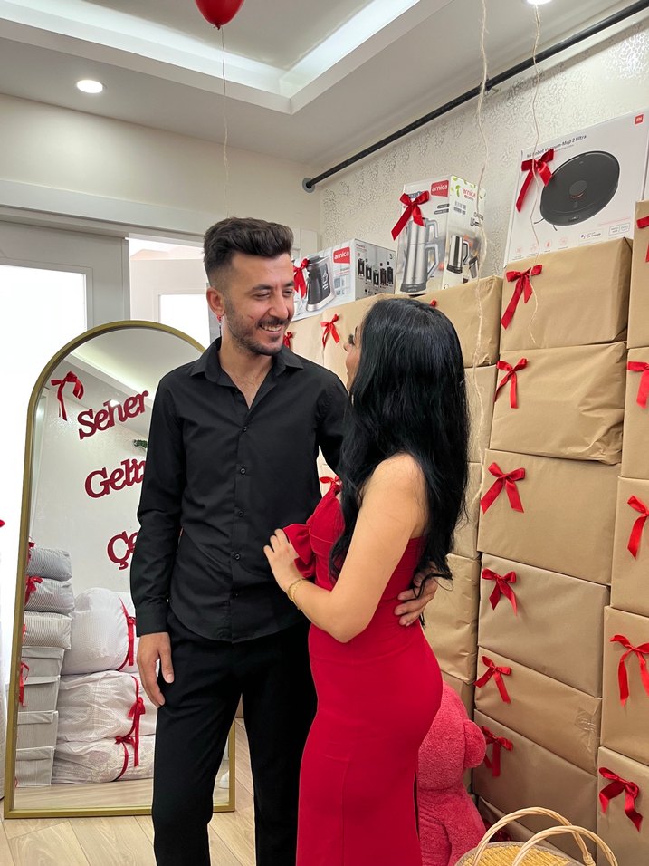 Parlak Kırmızı elbise - Görsel 3