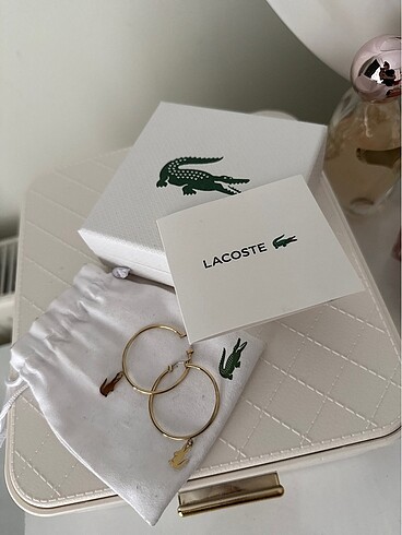 Lacoste küpe