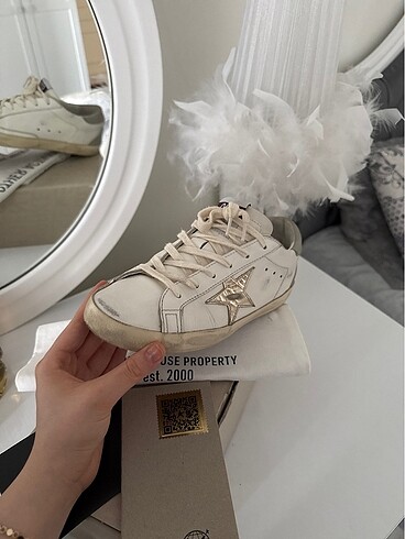 Golden Goose Deluxe Golden goose