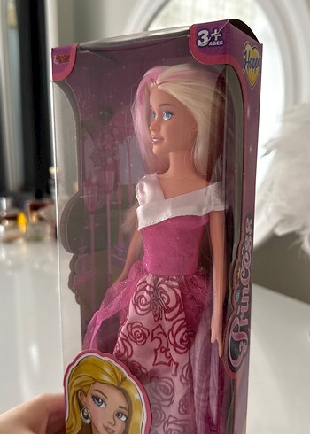 Barbie Pembe Elbise Giyen Prenses Bebek