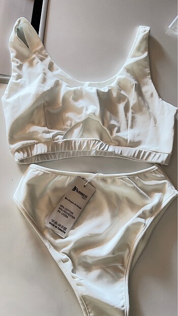 m Beden Lovefab Crop Top Model Bikini