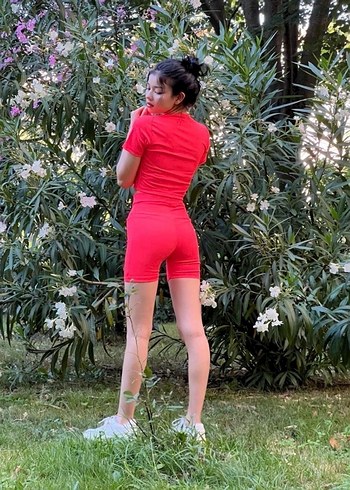m Beden Kırmızı Mini Yüksek Yakalı Spor Takım