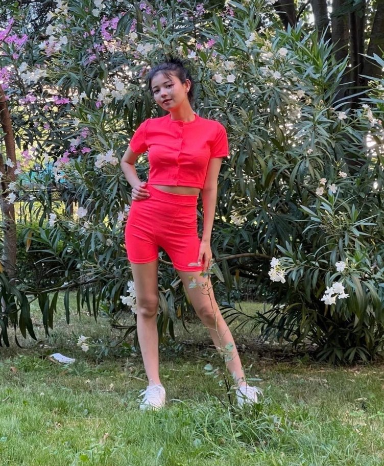 Kırmızı Mini Yüksek Yakalı Spor Takım - Görsel 3