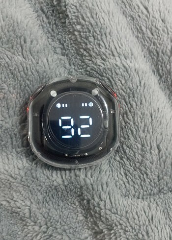 Siyah Kablosuz Kulaklık ve Şarj Kutusu - Görsel 2