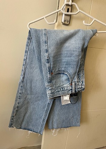 Stradivarius Crop Straight Jean D96