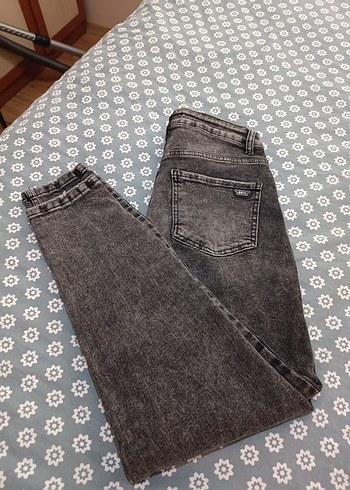 Gri Düğmeli Kadın Denim Pantolon
