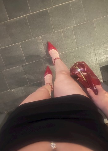 Kırmızı Parlak Deri Tokalı Stiletto