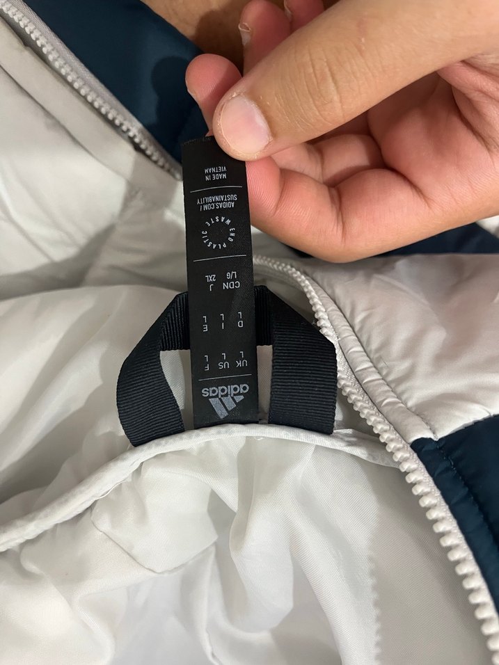 Adidas Kapüşonlu Şişme Mont — görsel 3/6