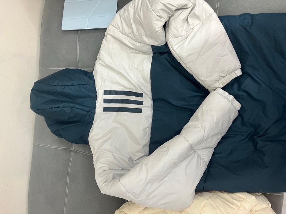 Adidas Kapüşonlu Şişme Mont — görsel 2/6