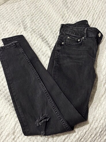 Bershka Yırtık jean
