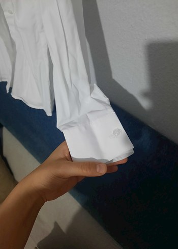 Düğmeli Beyaz gömlek - Görsel 2